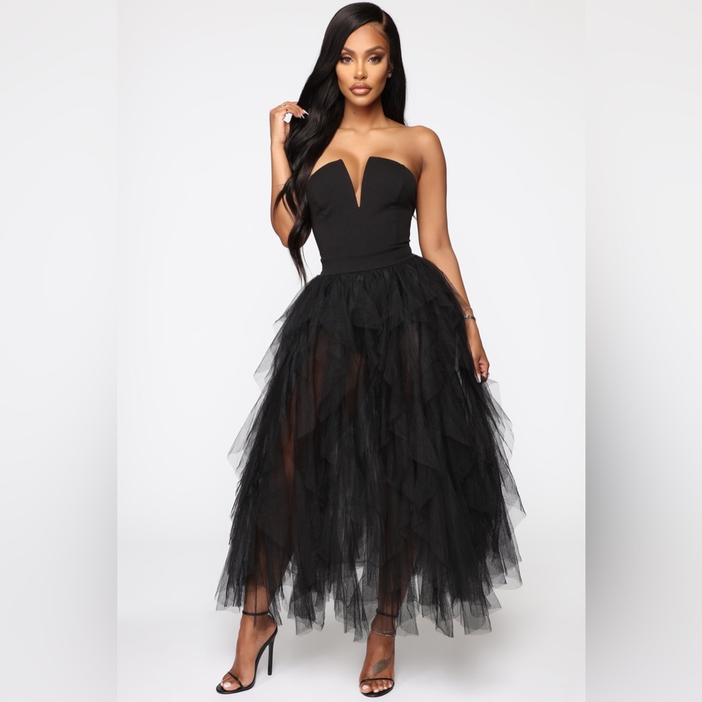 Caught My Eye
Tube Maxi Dress